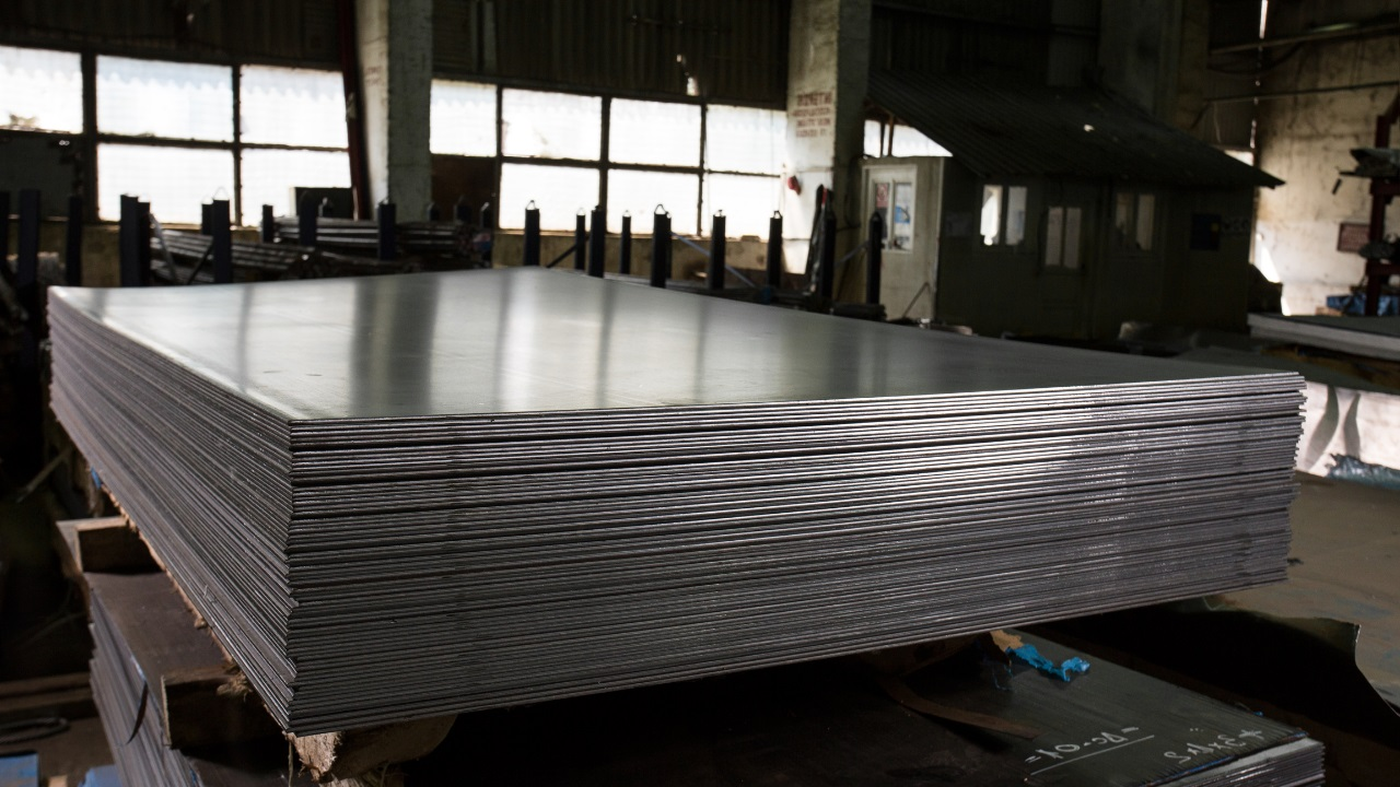 Sản lượng thép toàn cầu giảm trong tháng 2